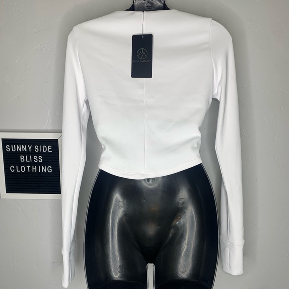 Move Technology White Long Sleeve Padded Active Top Size Medium - Picture 6 of 11